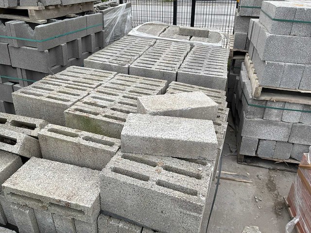 Diverse betonblokken - afbeelding 3 van  4