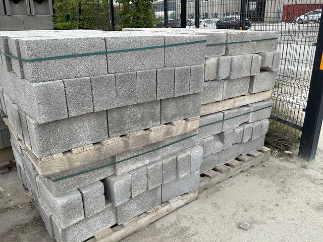 Diverse betonblokken - afbeelding 4 van  4