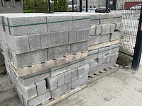 Diverse betonblokken - afbeelding 4 van  4