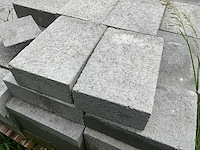 Diverse betonnen bouwstenen (250x) - afbeelding 3 van  6