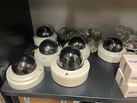 Diverse beveiligingscamera’s en switches (34x) - afbeelding 2 van  31