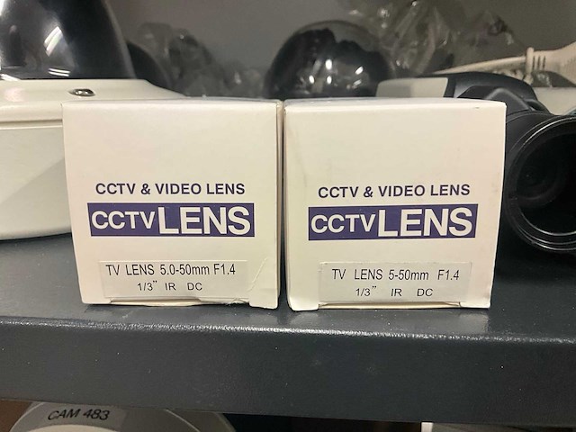 Diverse beveiligingscamera’s en switches (34x) - afbeelding 5 van  31