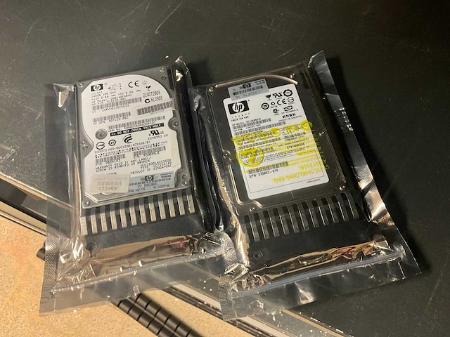 Diverse beveiligingscamera’s en switches (34x) - afbeelding 16 van  31