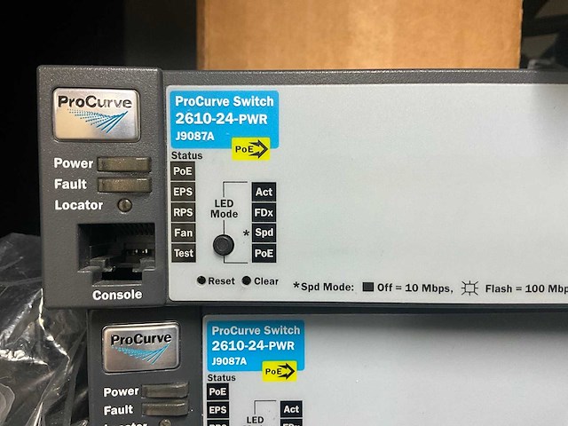 Diverse beveiligingscamera’s en switches (34x) - afbeelding 23 van  31