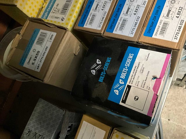 Diverse bevestigingsmaterialen - afbeelding 30 van  33