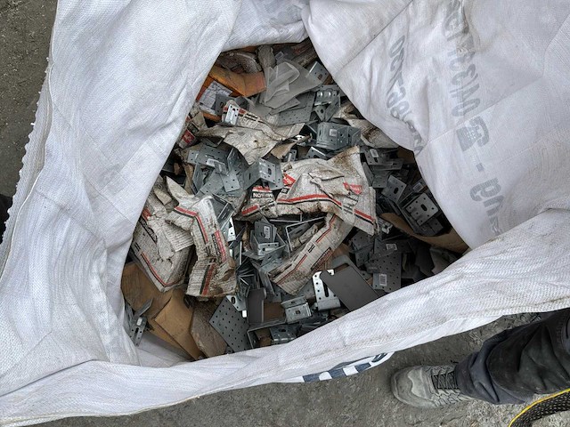 Diverse bevestigingsmaterialen - afbeelding 1 van  2