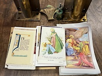 Diverse bidprentjes + 2 messing voetsteunen - afbeelding 1 van  2