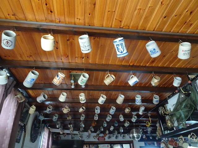Diverse bierkruiken - afbeelding 1 van  3