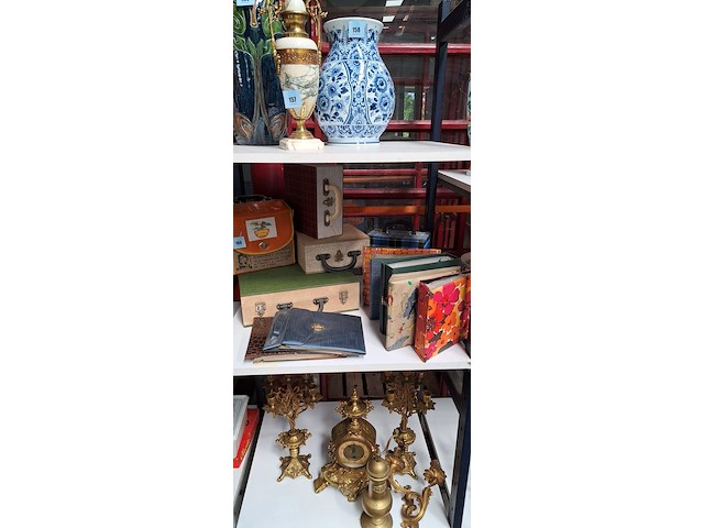 Diverse boeken en kaften voor singels en lp's - afbeelding 1 van  1