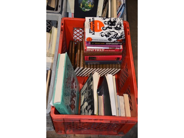 Diverse boeken oorlog - afbeelding 1 van  1