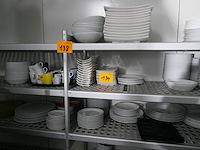 Diverse borden, glazen, etc. - afbeelding 1 van  7