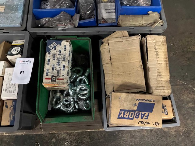 Diverse bouten en moeren - afbeelding 3 van  5
