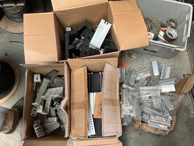 Diverse bouw- en bevestiginghaken en rails - afbeelding 1 van  7