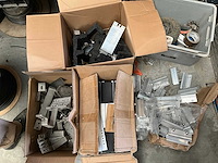 Diverse bouw- en bevestiginghaken en rails - afbeelding 1 van  7