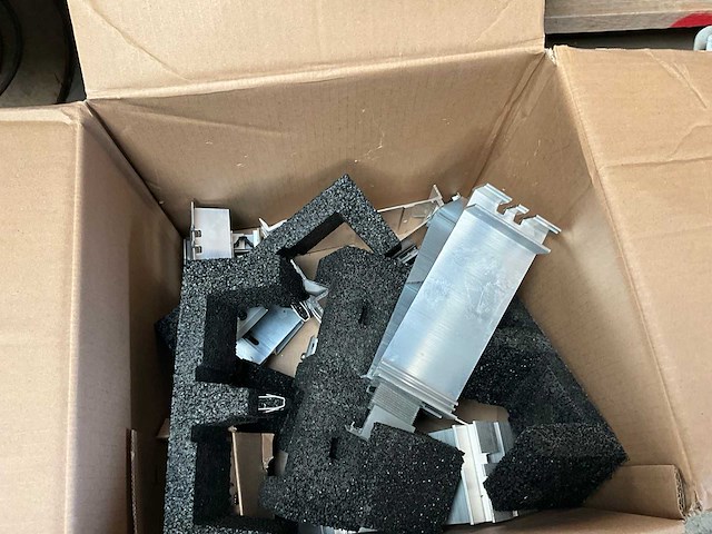 Diverse bouw- en bevestiginghaken en rails - afbeelding 2 van  7