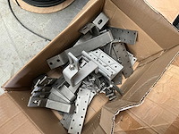 Diverse bouw- en bevestiginghaken en rails - afbeelding 3 van  7