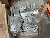 Diverse bouw- en bevestiginghaken en rails - afbeelding 4 van  7