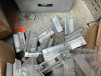 Diverse bouw- en bevestiginghaken en rails - afbeelding 5 van  7