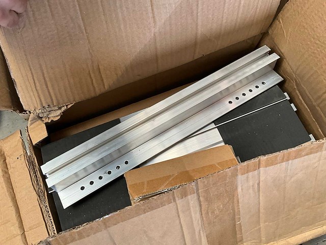 Diverse bouw- en bevestiginghaken en rails - afbeelding 6 van  7