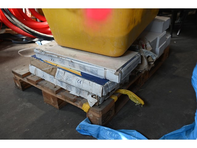 Diverse bouwmateriaal - afbeelding 4 van  4