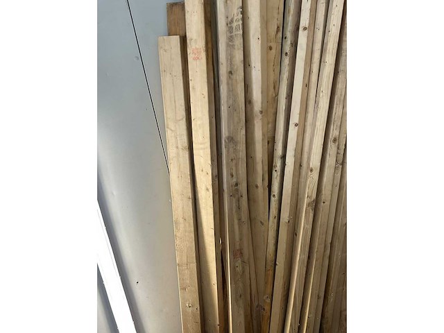 Diverse bouwmaterialen hout / balken - afbeelding 17 van  33