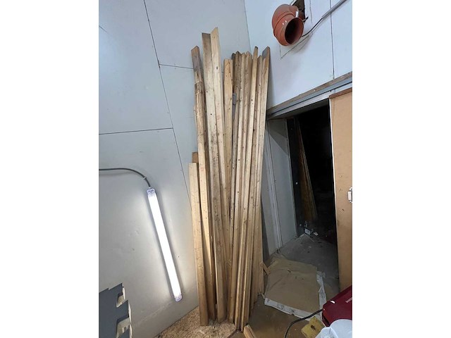 Diverse bouwmaterialen hout / balken - afbeelding 27 van  33