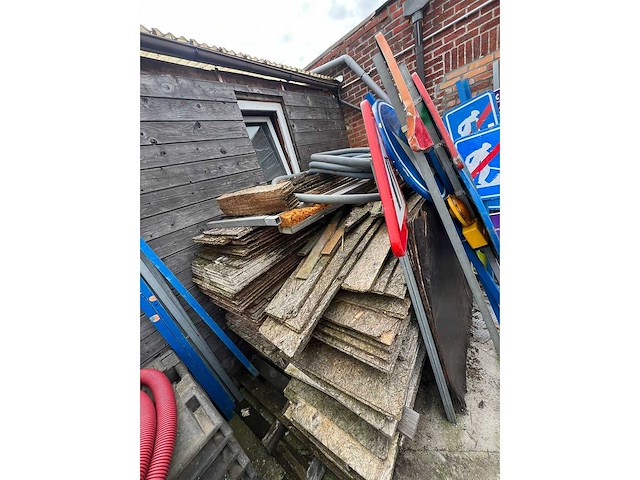 Diverse bouwmaterialen hout / balken - afbeelding 4 van  33