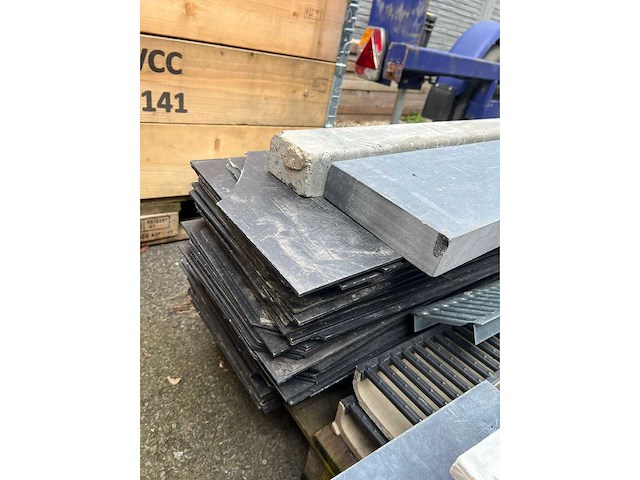 Diverse bouwmaterialen hout / balken - afbeelding 32 van  33