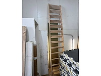 Diverse bouwmaterialen ramen deuren trap - afbeelding 1 van  23
