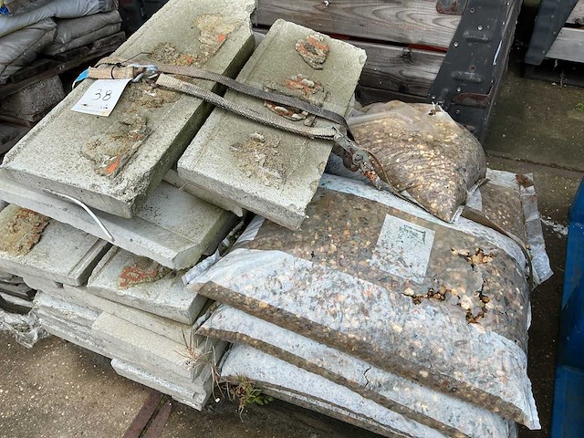 Diverse bouwmaterialen - afbeelding 1 van  2