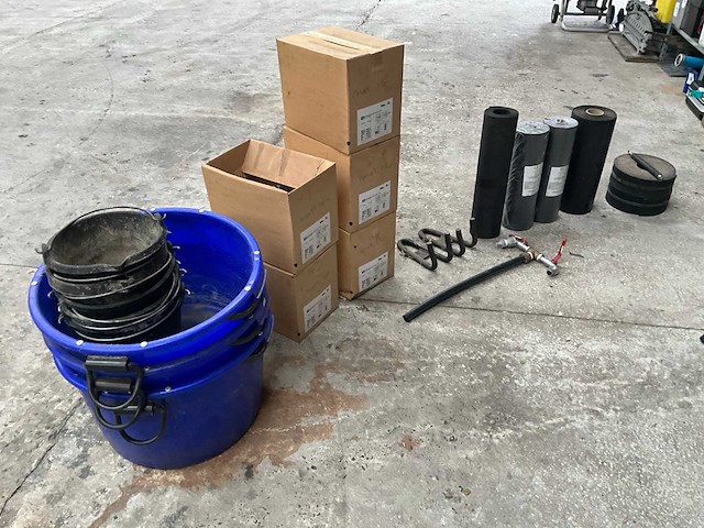 Diverse bouwmaterialen - afbeelding 1 van  12