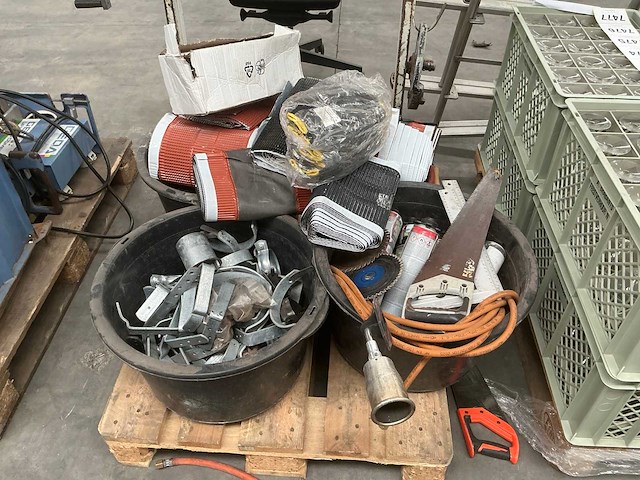 Diverse bouwmaterialen - afbeelding 1 van  12
