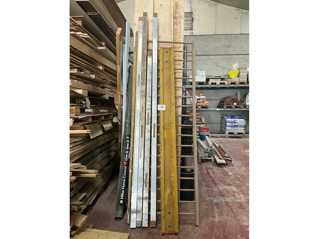 Diverse bouwmaterialen - afbeelding 1 van  3