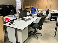 Diverse bureaus (4x) - afbeelding 1 van  6