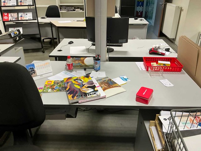 Diverse bureaus (4x) - afbeelding 5 van  6