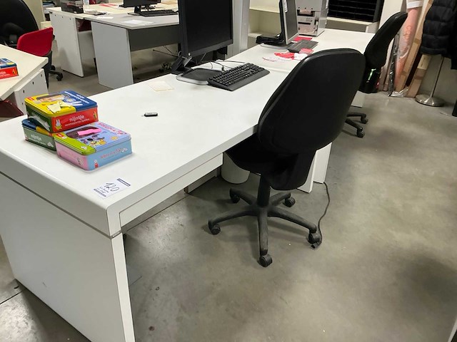 Diverse bureaus (5x) - afbeelding 2 van  7