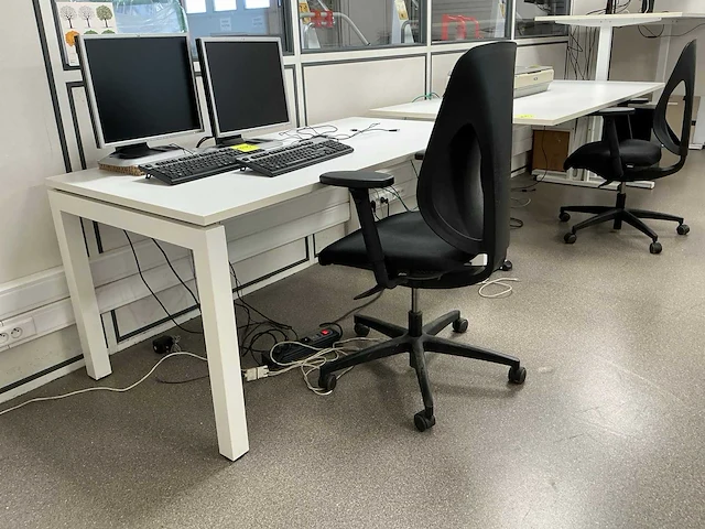 Diverse bureaus (5x) - afbeelding 1 van  11