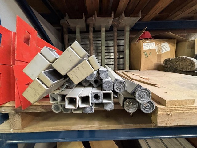 Diverse bureau's - afbeelding 4 van  5