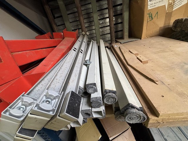 Diverse bureau's - afbeelding 5 van  5