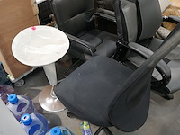 Diverse bureaustoelen en meubels - afbeelding 2 van  6