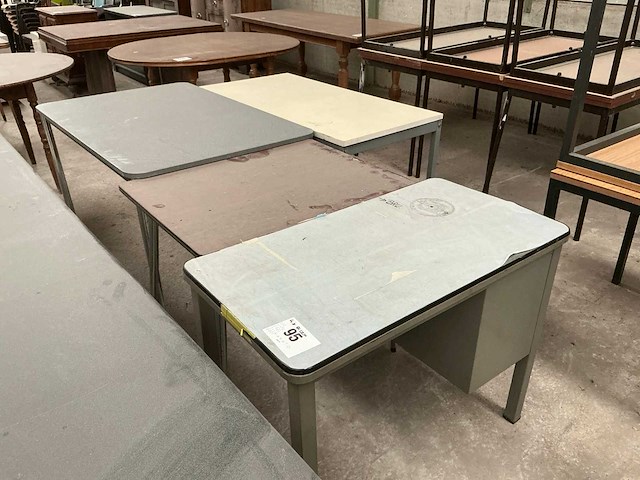 Diverse bureautafel (4x) - afbeelding 1 van  4