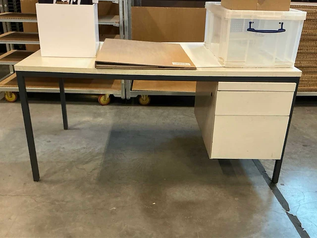 Diverse bureautafels (2x) - afbeelding 7 van  8