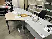 Diverse bureautafels met 2 stoelen (3x) - afbeelding 2 van  5