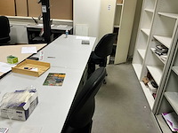 Diverse bureautafels met 2 stoelen (3x) - afbeelding 3 van  5