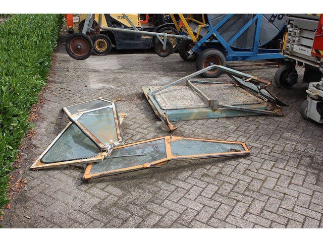Diverse cabinedeuren - afbeelding 1 van  1