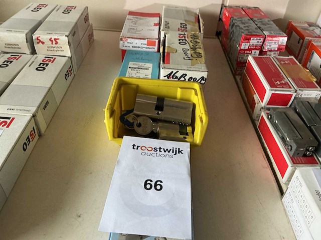 Diverse cilinder sloten met 3 sleutels (6x) - afbeelding 1 van  2