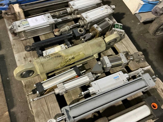 Diverse cilinders (15x) - afbeelding 4 van  5