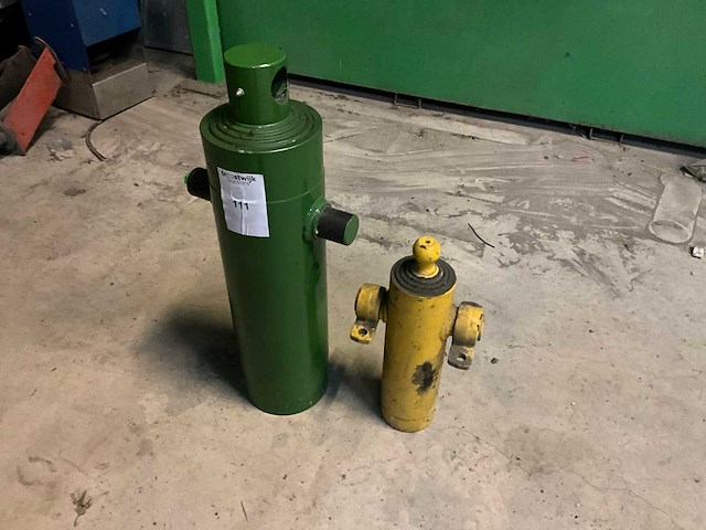 Diverse cilinders (2x) - afbeelding 1 van  5