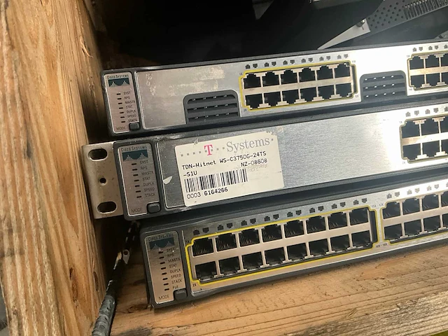 Diverse cisco systems catalyst 3750 netwerkswitches (3x) - afbeelding 5 van  7