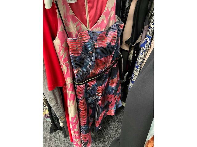 Diverse cocktailjurken/sets (173x) - afbeelding 51 van  134